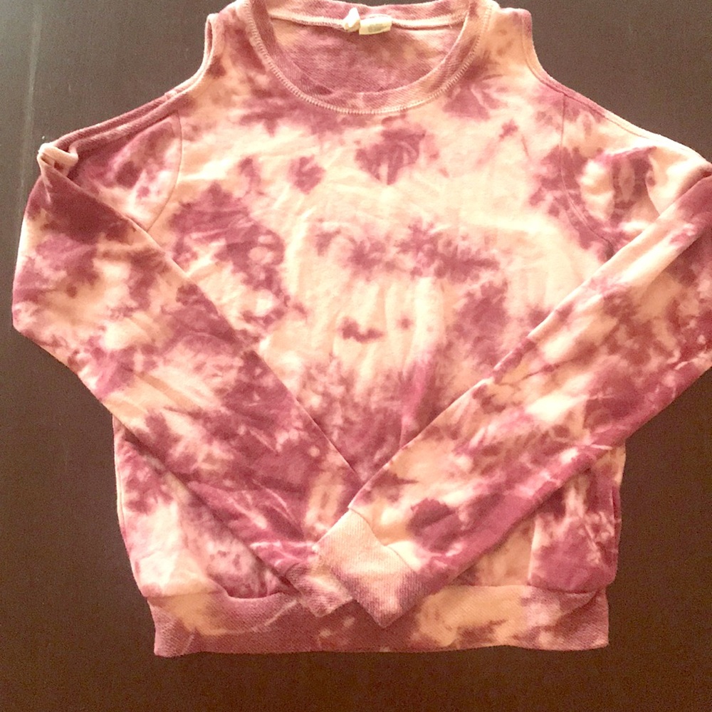 Cold-shoulder top